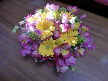 5月１２日は(日)は母の日にはどんな花を贈りますか！！｜「フローリストはなしん」　（愛知県一宮市の花キューピット加盟店 花屋）のブログ