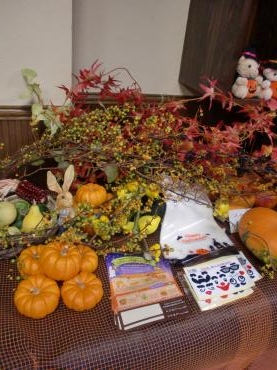 10月・・・・・ハーロウィンの季節ですね・・お店のディスプレーのご紹介｜「フローリストはなしん」　（愛知県一宮市の花キューピット加盟店 花屋）のブログ
